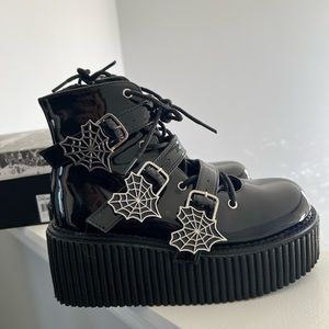 Demonia patent creeper 260 boots
